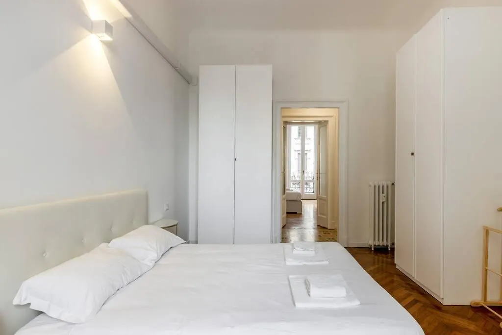 Spacious Apartment In Design District By Easylife Milan