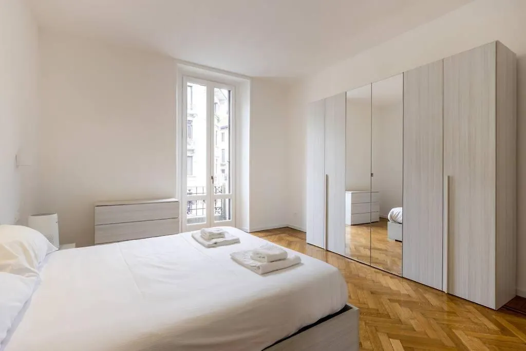 Spacious Apartment In Design District By Easylife Milan